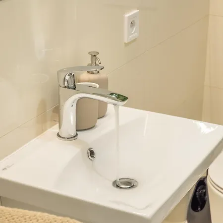 Old Town-premium Studio-lift-quiet-netflix *