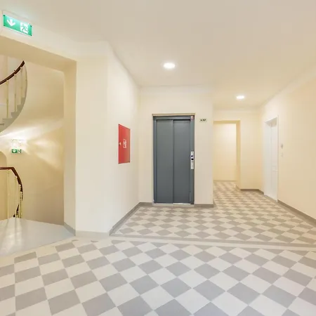 Old Town-premium Studio-lift-quiet-netflix * Praag