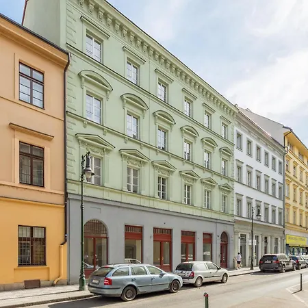 Old Town-premium Studio-lift-quiet-netflix *